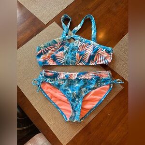 Gossip‎ Girl bikini.